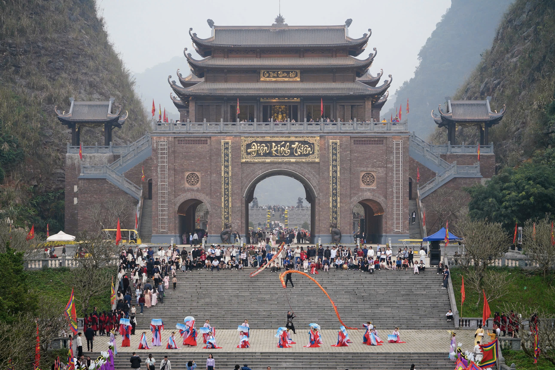 Đàn Kính Thiên - Thung Ui, một trong những không gian linh thiêng bậc nhất của Tràng An - Ninh Bình, nơi Trời - Đất - Con người giao hòa.