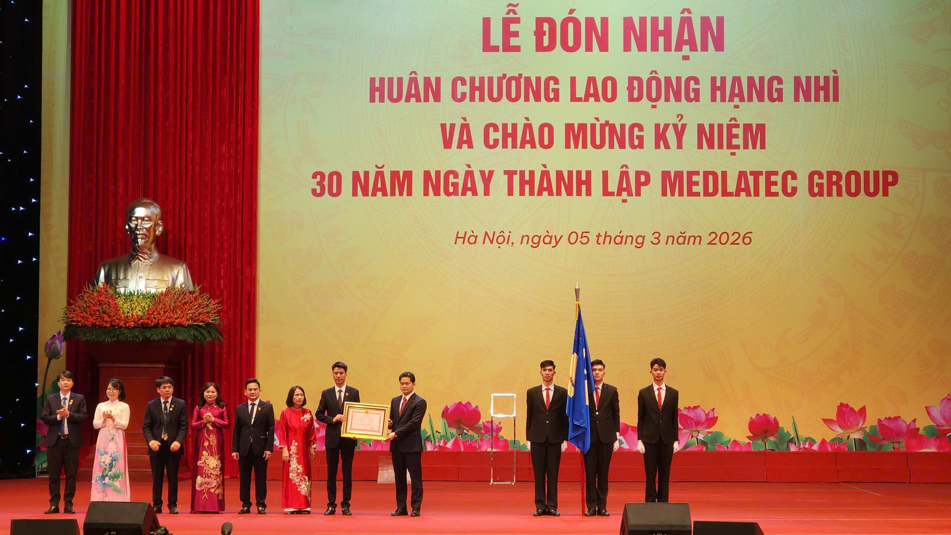 Hệ thống Y tế MEDLATEC đón nhận Huân chương Lao động hạng Nhì