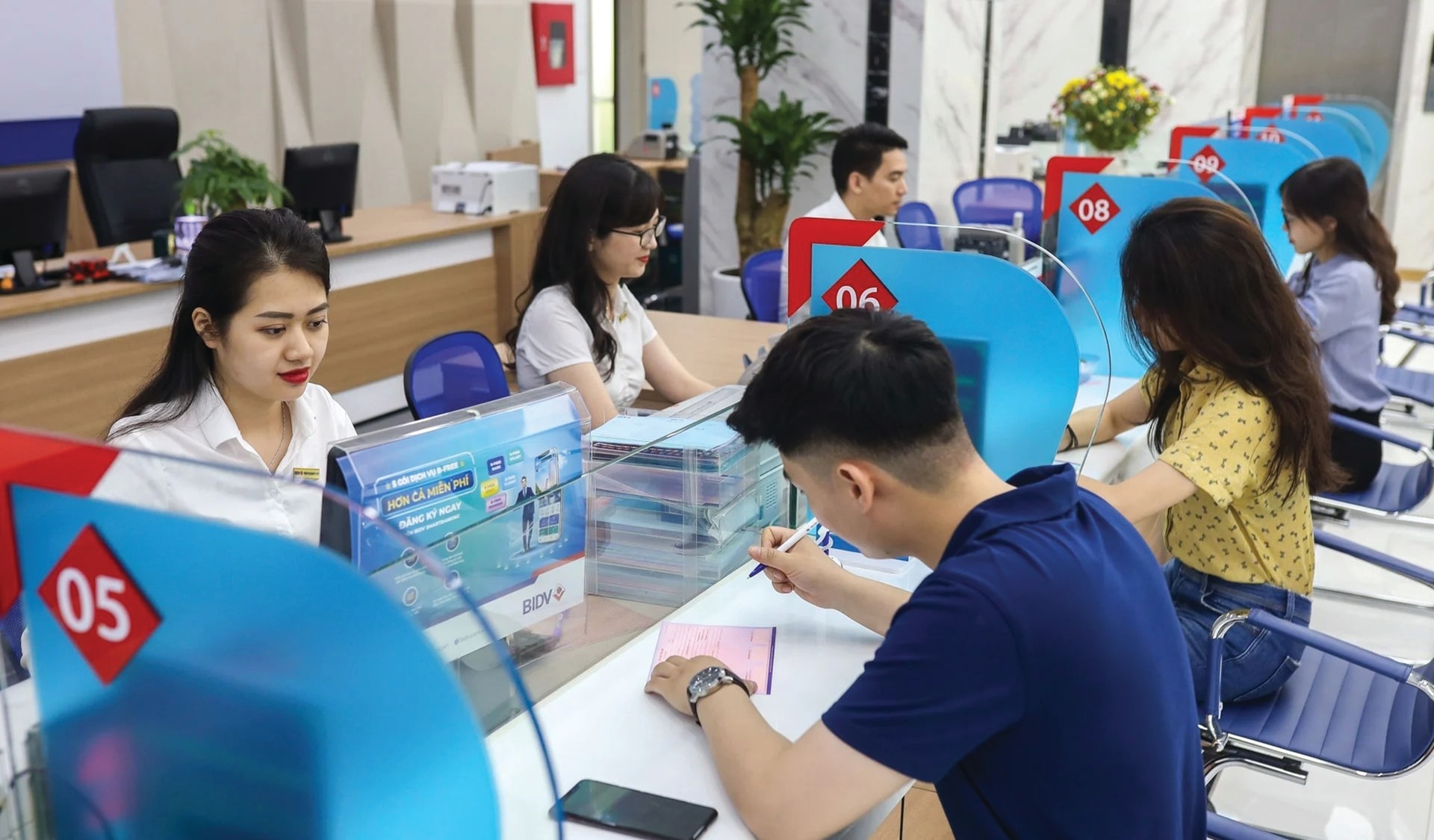 ngan-hang_phuc-vu-1648.jpeg