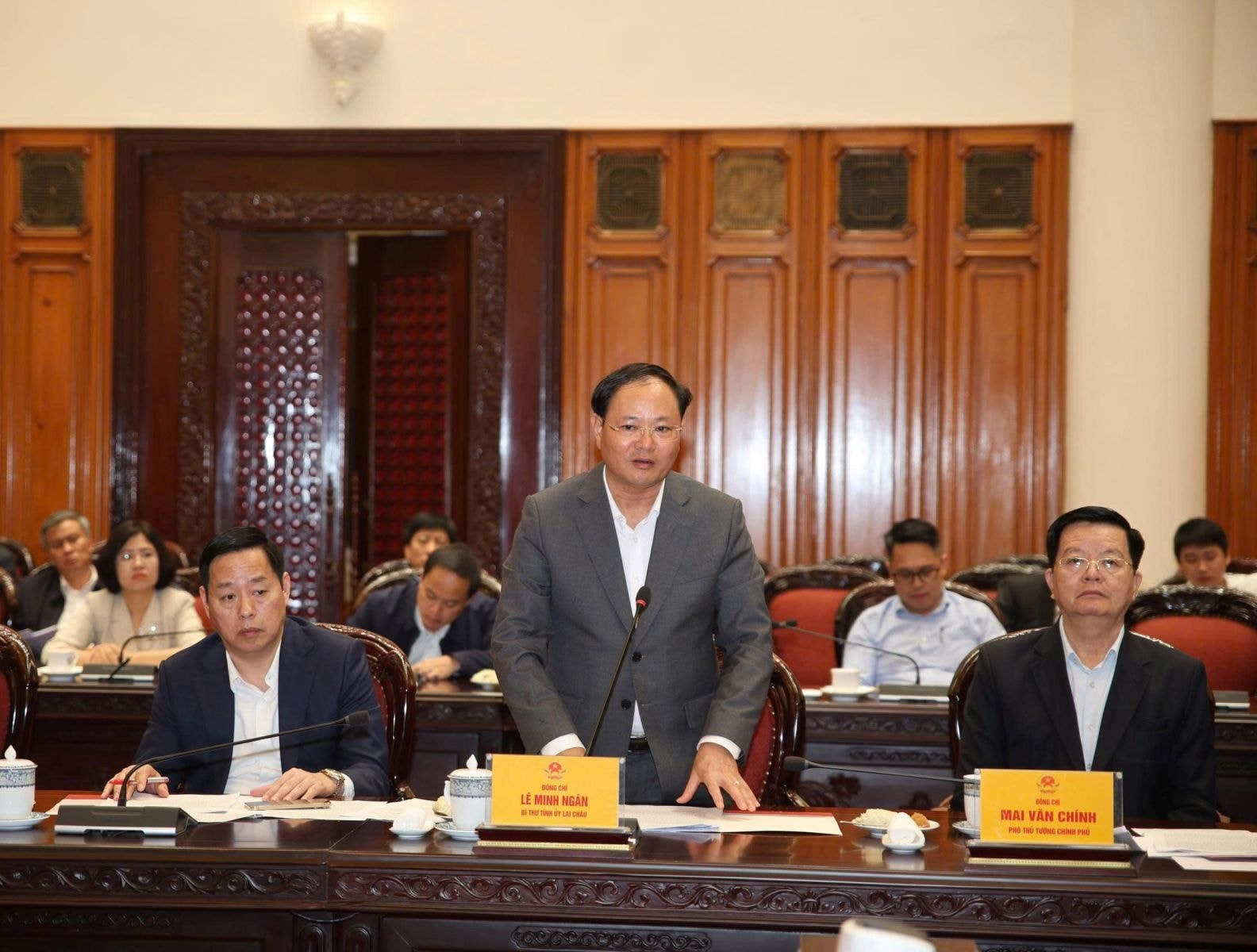 Đồng chí Lê Minh Ngân - Ủy viên Ban Chấp hành Trung ương Đảng, Bí thư Tỉnh ủy Lai Châu phát biểu tại buổi làm việc.