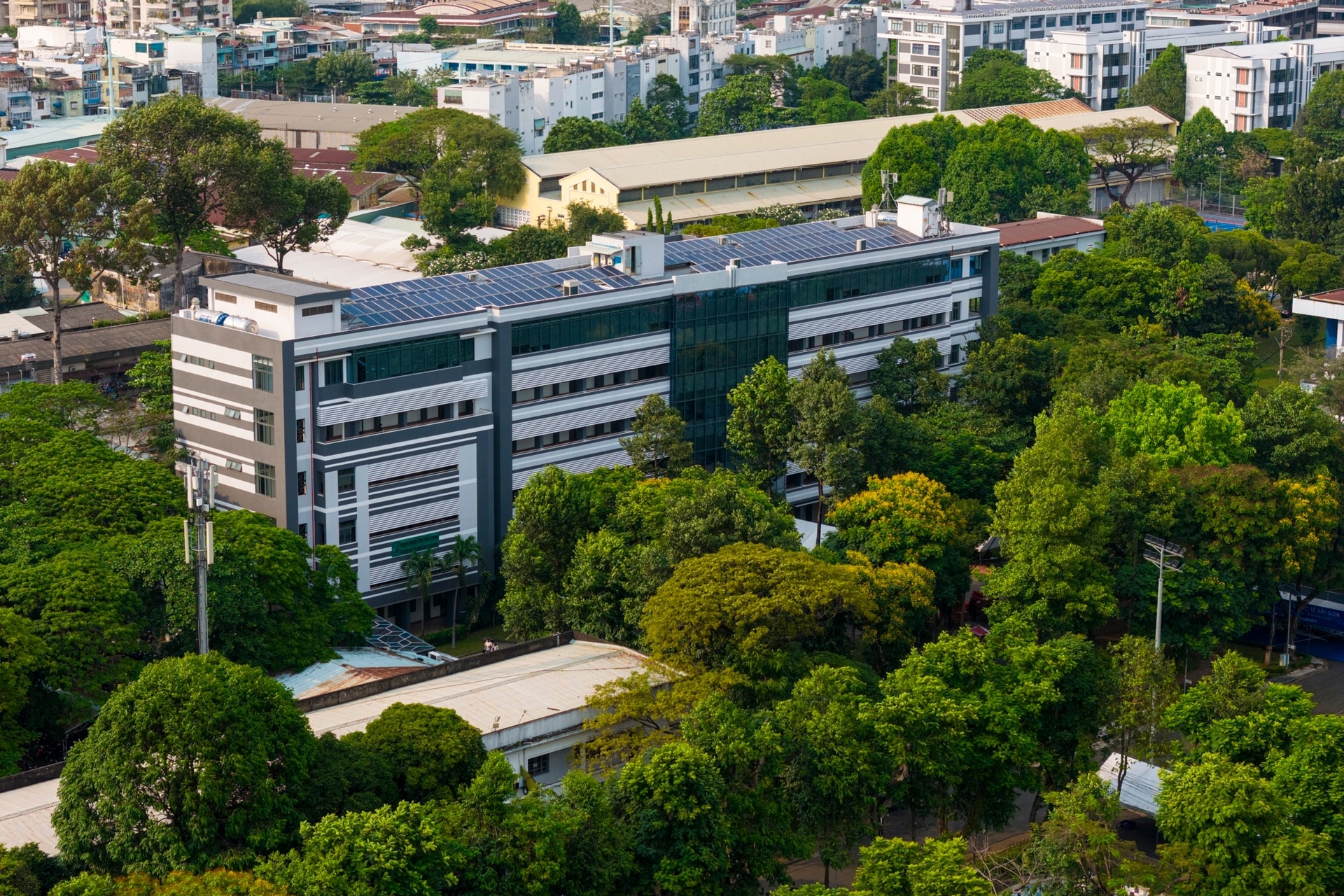 Cụ thể, cơ quan chức năng TP.HCM cho biết chủ trương di dời cơ sở Trường Đại học Bách Khoa từ khu vực nội đô về Khu đô thị Đại học Quốc gia TP.HCM không phải là vấn đề mới phát sinh.