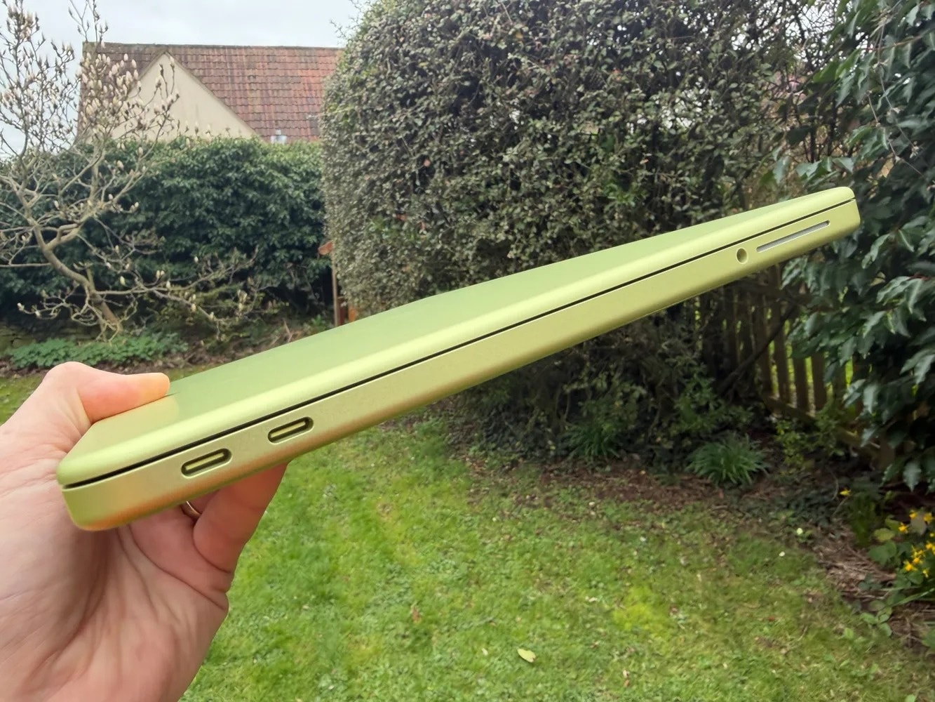 danh gia MacBook Neo, gia ban MacBook Neo, so sanh MacBook Neo, MacBook gia re anh 3