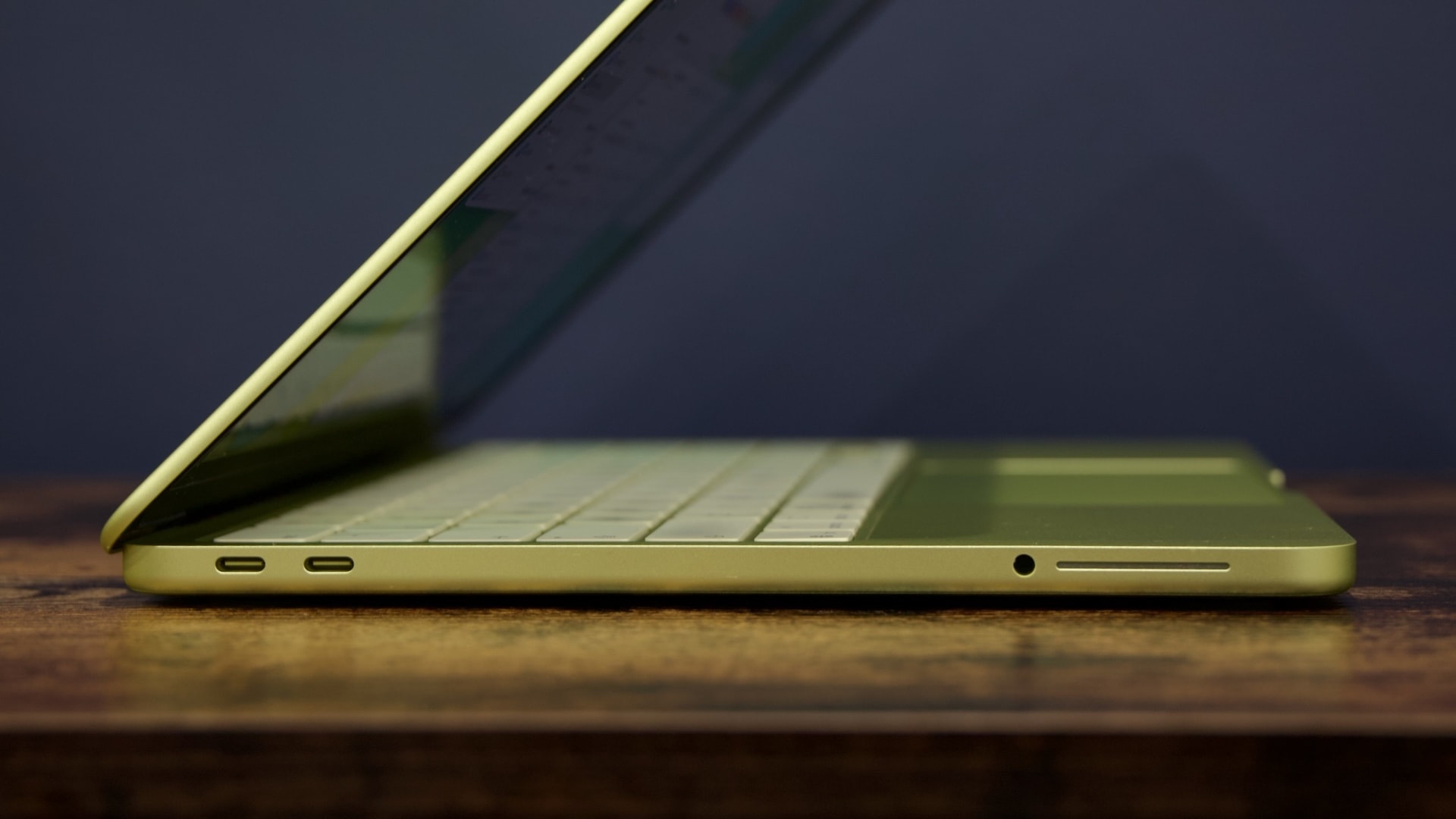 danh gia MacBook Neo, gia ban MacBook Neo, so sanh MacBook Neo, MacBook gia re anh 13