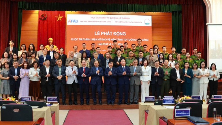 Đại biểu dự Lễ phát động z7617978727082-07d7b794fbd583c785462e45506592ed-3602.jpg