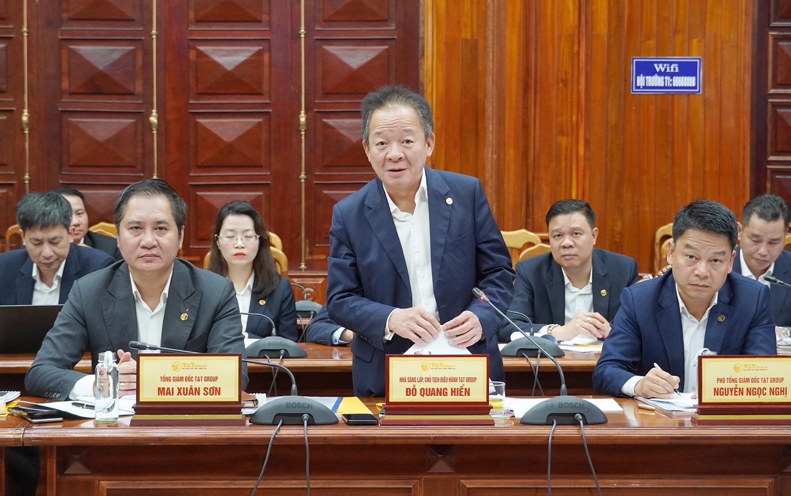 Ông Đỗ Quang Hiển, nhà sáng lập, Chủ tịch Hội đồng Quản trị kiêm Tổng Giám đốc Tập đoàn T&T phát biểu tại buổi làm việc