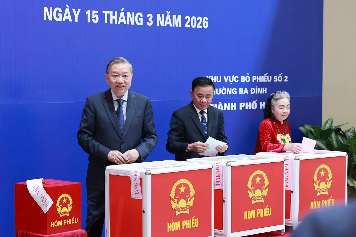 Tổng Bí thư Tô Lâm bỏ phiếu bầu cử đại biểu Quốc hội, HĐND các cấp tại phường Ba Đình, Hà Nội- Ảnh 6. Tổng Bí thư Tô Lâm bỏ phiếu bầu cử đại biểu Quốc hội, HĐND các cấp tại phường Ba Đình, Hà Nội- Ảnh 6.