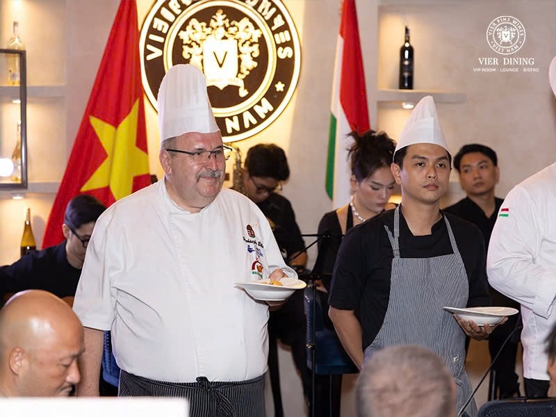 Master Chef Béla Prohászka trình diễn và giới thiệu một thực đơn lấy cảm hứng từ ẩm thực Hungary