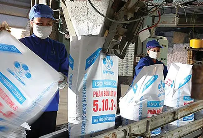 Nắm giữ hay bán cổ phiếu phân đạm, dầu khí?