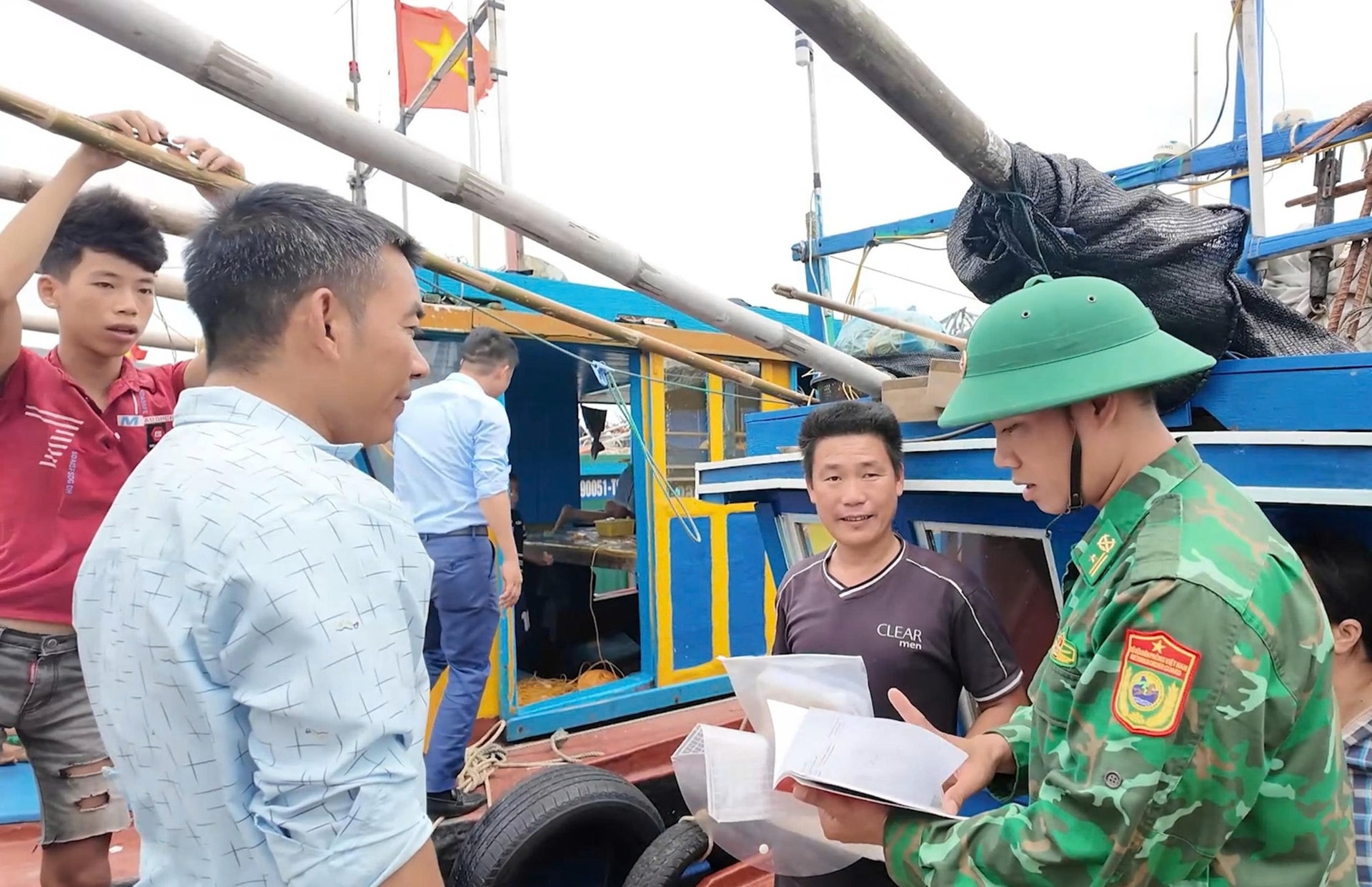 Quảng Ninh hành động quyết liệt, gỡ bằng được “thẻ vàng”