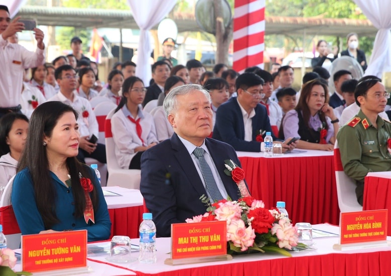 Phó Thủ tướng Thường trực Nguyễn Hòa Bình dự lễ khởi công dự án xây dựng Trường nội trú liên cấp Tiểu học – THCS Hương Xuân - Ảnh- VGP:Nguyễn Hoàng