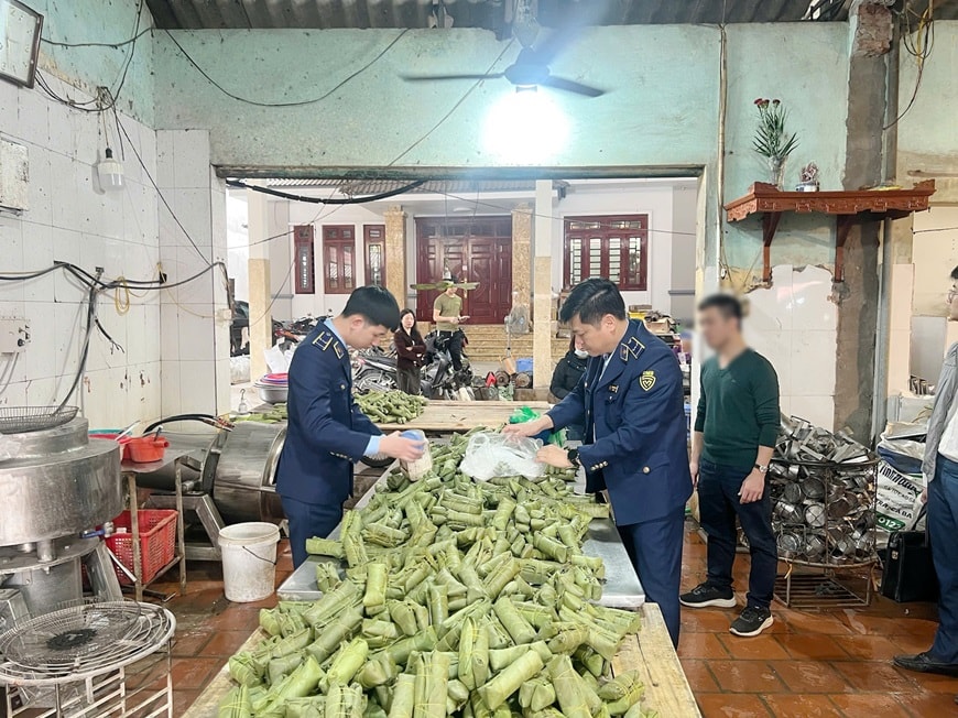 Siết an toàn thực phẩm: Bao giờ người dân hết lo?