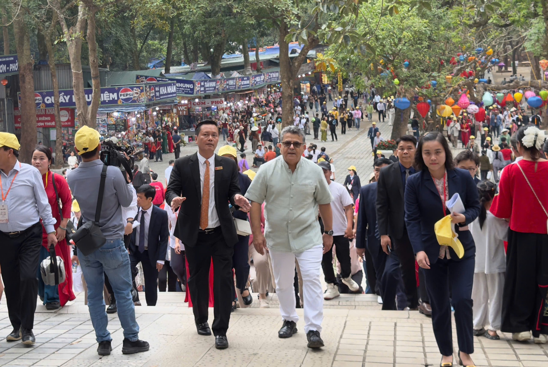 ảnh thăm quan chùa hương (3)