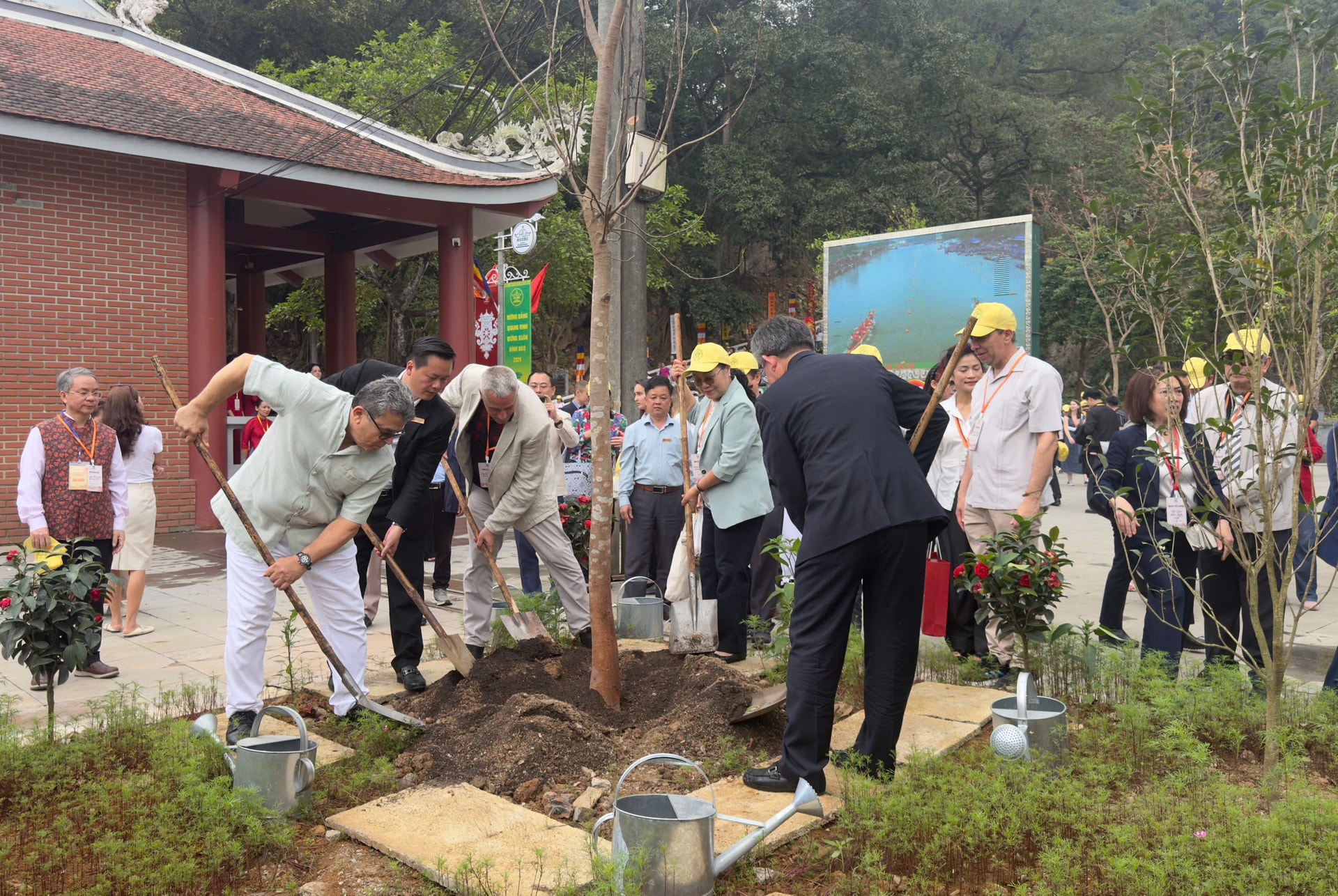 ảnh thăm quan chùa hương (5)