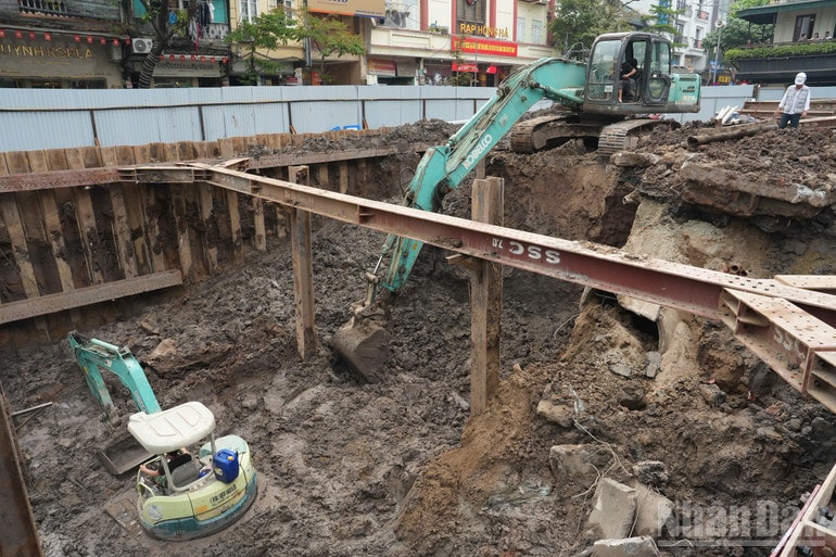 Bể ngầm ở khu vực chợ Hàng Da có sức chứa lên tới 2.500m3. ndo_br_anh-3.jpg