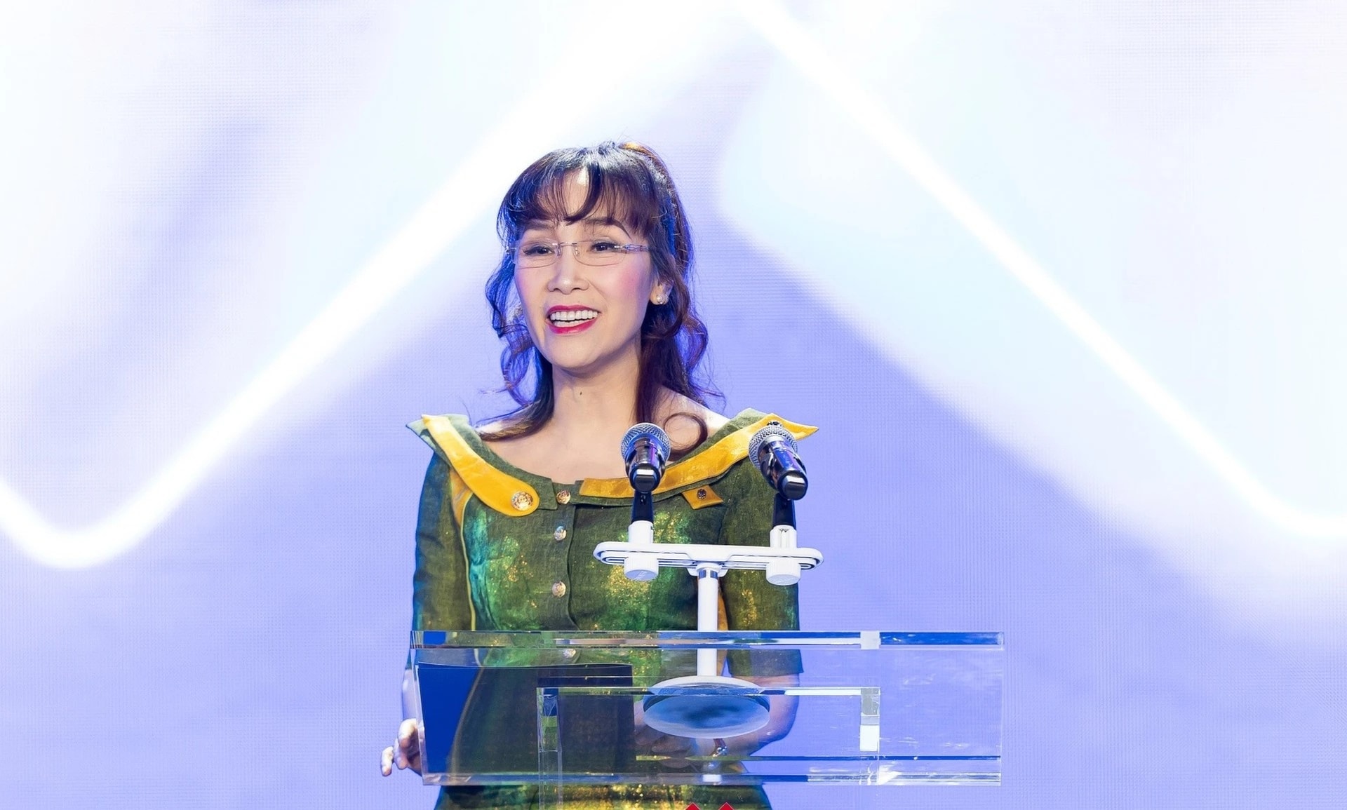 tỷ phú ảnh 2 ty phu anh 2