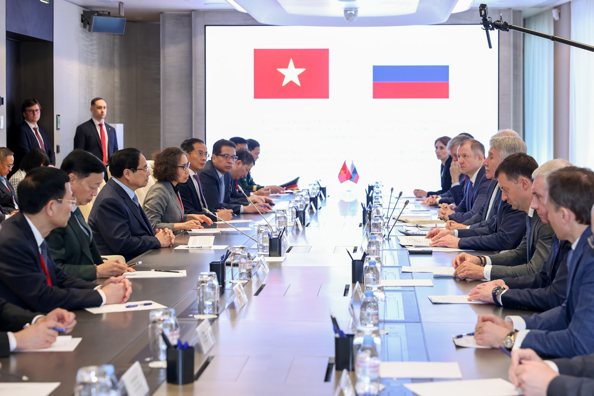 Thủ tướng thăm tập đoàn khí đốt hàng đầu của Nga, thúc đẩy các dự án LNG lớn tại Việt Nam- Ảnh 3. Thủ tướng thăm tập đoàn khí đốt hàng đầu của Nga, thúc đẩy các dự án LNG lớn tại Việt Nam- Ảnh 3.