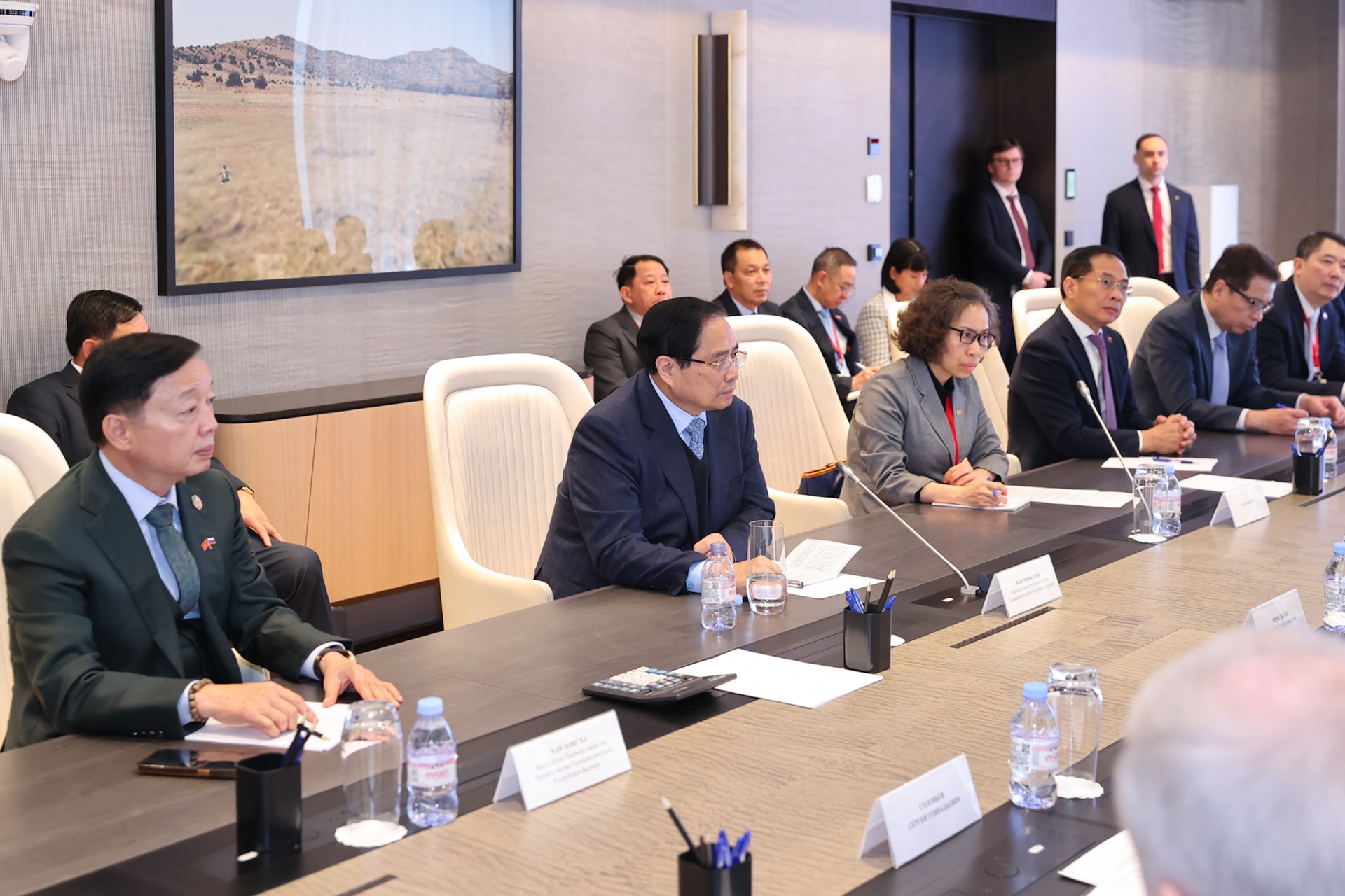 Thủ tướng thăm tập đoàn khí đốt hàng đầu của Nga, thúc đẩy các dự án LNG lớn tại Việt Nam- Ảnh 4. Thủ tướng thăm tập đoàn khí đốt hàng đầu của Nga, thúc đẩy các dự án LNG lớn tại Việt Nam- Ảnh 4.