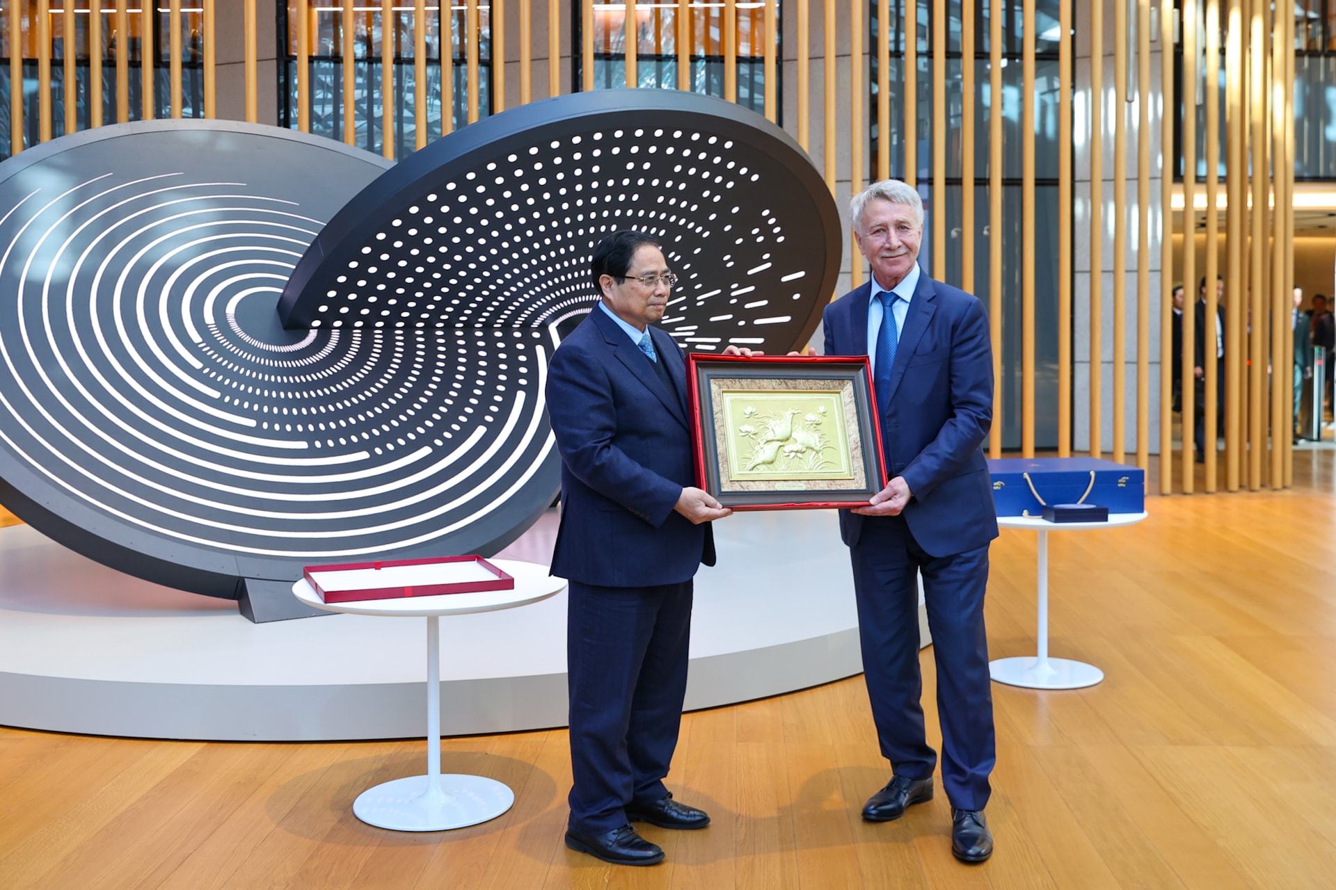 Thủ tướng thăm tập đoàn khí đốt hàng đầu của Nga, thúc đẩy các dự án LNG lớn tại Việt Nam- Ảnh 5. Thủ tướng thăm tập đoàn khí đốt hàng đầu của Nga, thúc đẩy các dự án LNG lớn tại Việt Nam- Ảnh 5.