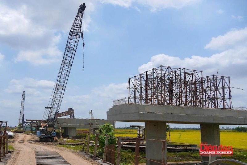 Cao tốc Châu Đốc - Cần Thơ - Sóc Trăng: Áp lực tiếp tục dồn lên vai các nhà thầu