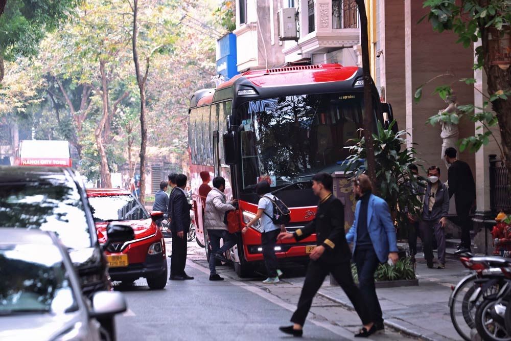 Siết xe du lịch trên 28 chỗ vào nội đô: điểm đến Hà Nội ứng phó ra sao?
