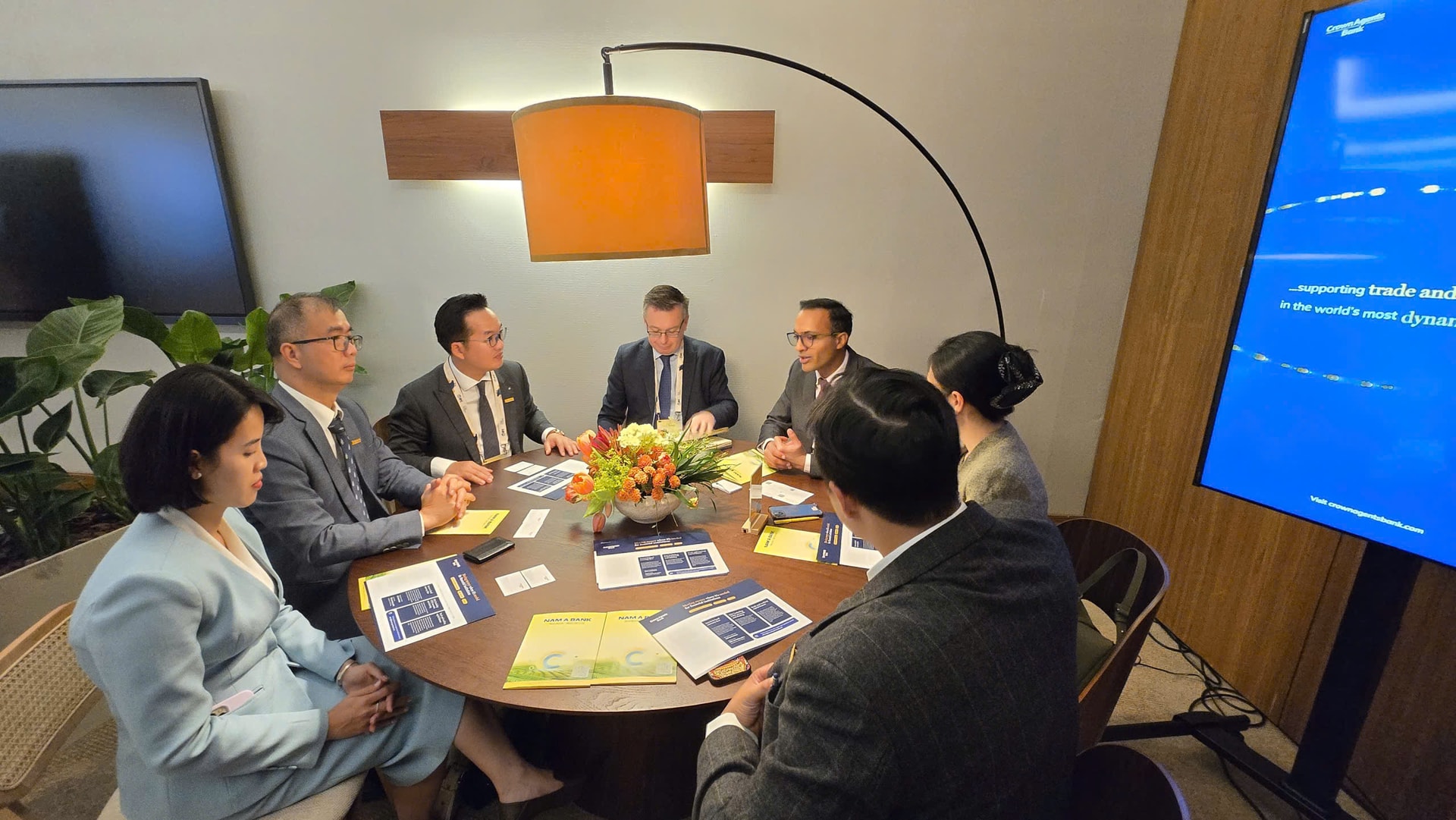 Hình 1 - NH Crown Agent bank