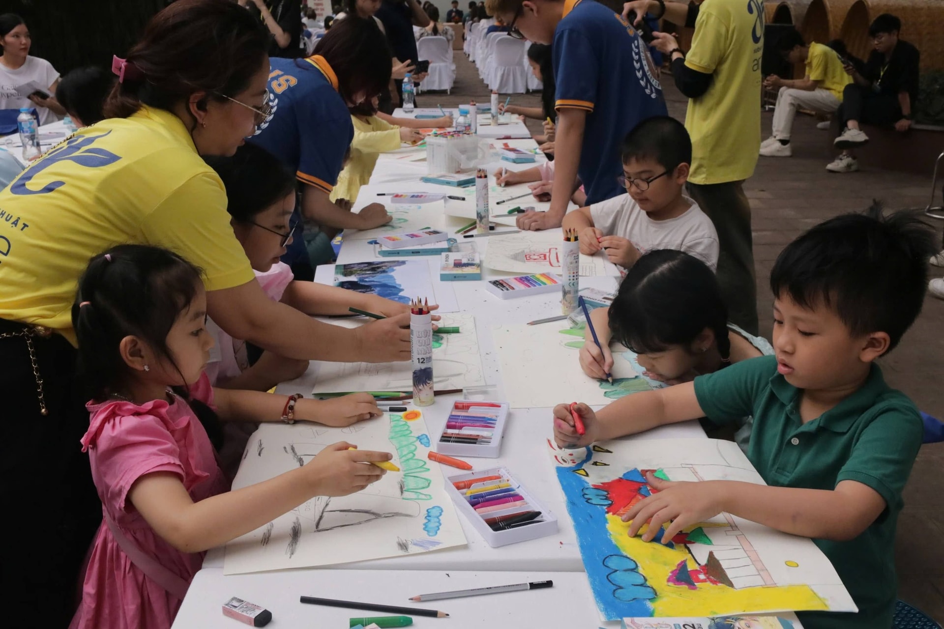 di sản trong mắt em tại văn miếu (3)