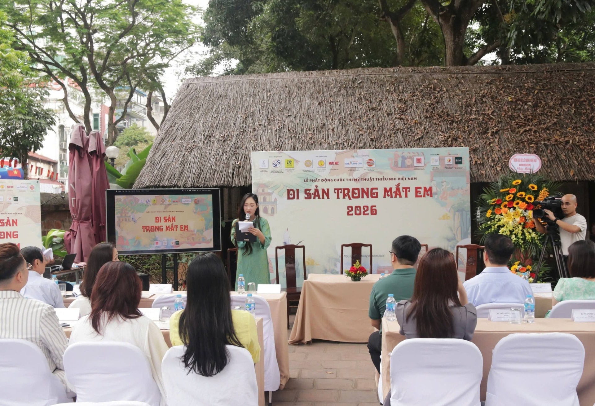 di sản trong mắt em tại văn miếu (4)