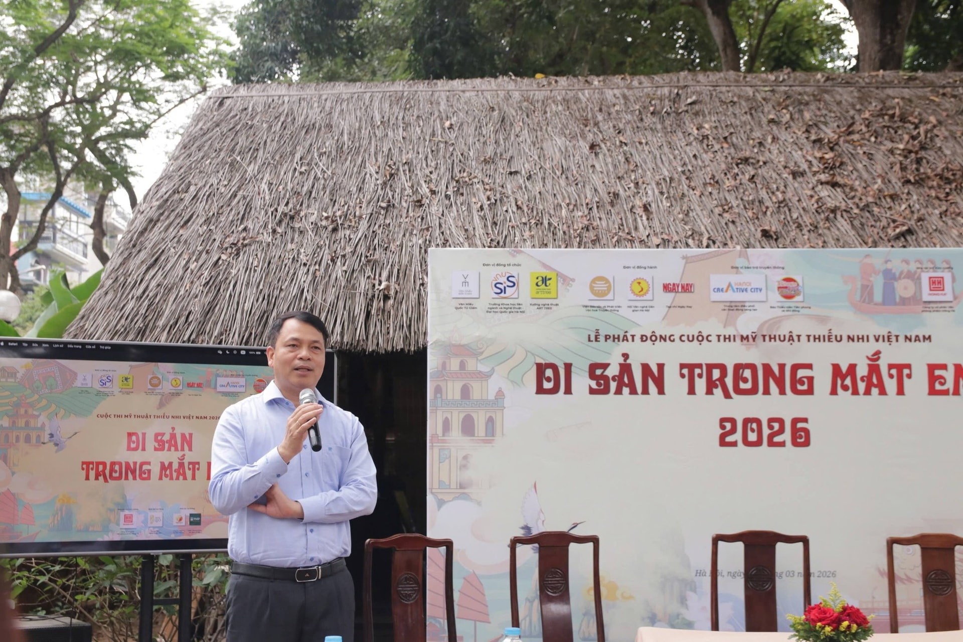 di sản trong mắt em tại văn miếu (6)