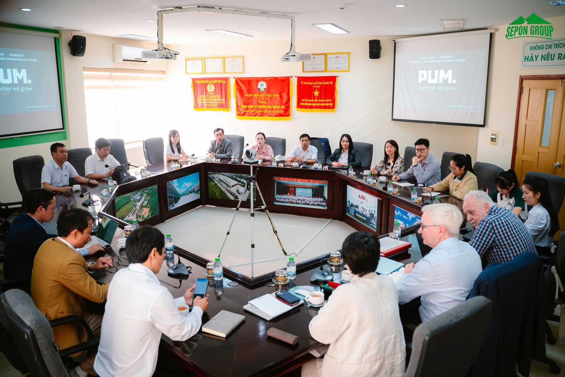 Đoàn chuyên gia của PUM (Hà Lan) làm việc với Hội Doanh nhân trẻ Quảng Trị, và các đơn vị liên quan nhằm trao đổi định hướng hợp tác và phát triển hệ sinh thái khởi nghiệp tại địa phương.