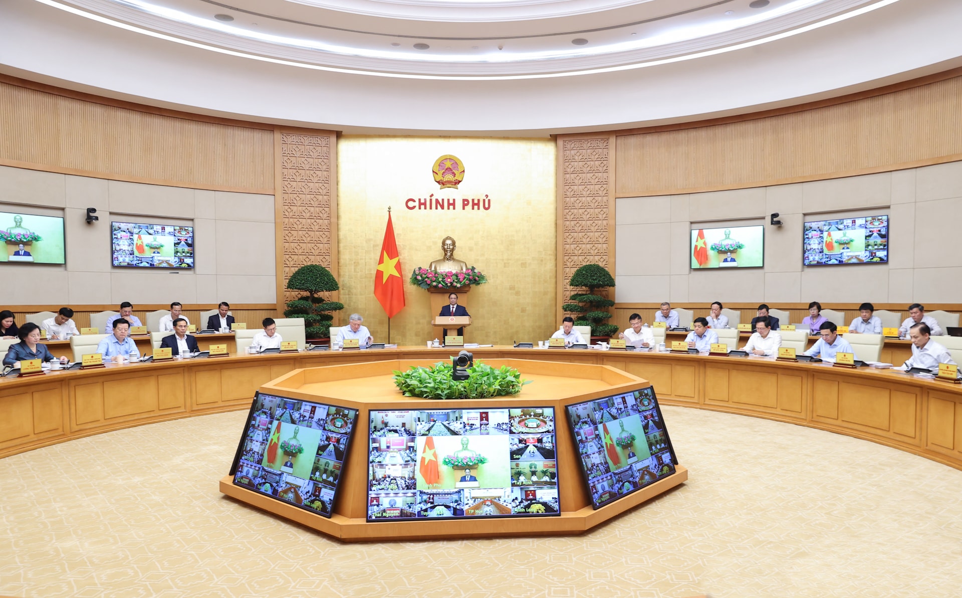 Thủ tướng chủ trì phiên họp Chính phủ thường kỳ tháng 3