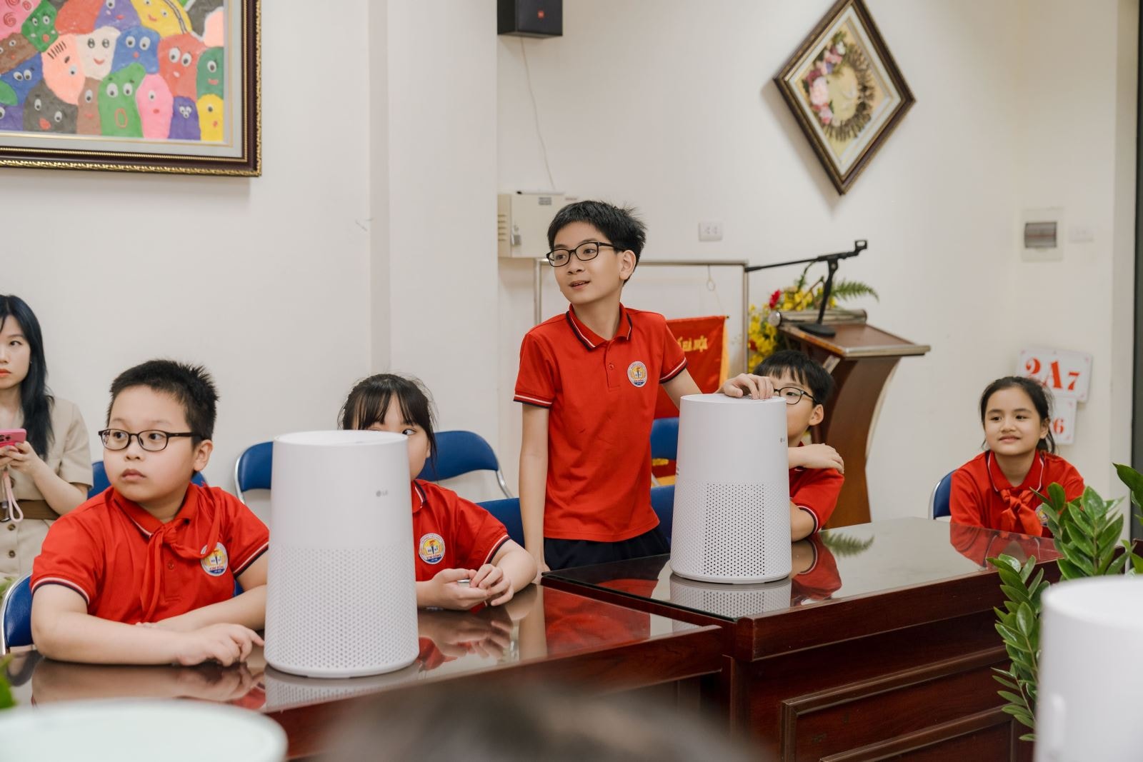 LG hỗ trợ cải thiện không khí học đường tại Hà Nội