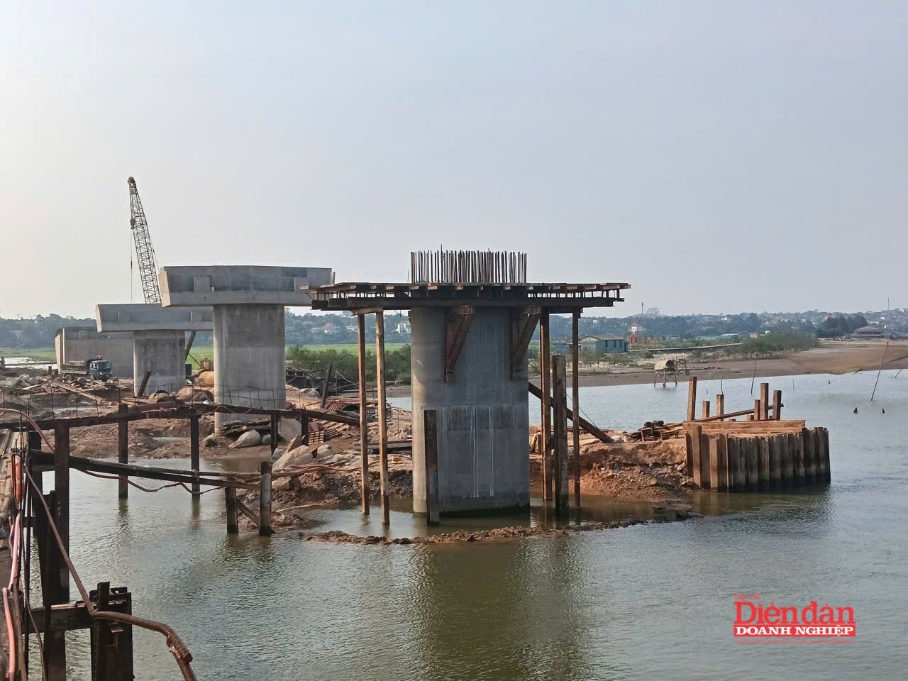 Cầu Cửa Tùng trên tuyến đường ven biển phía Nam Quảng Trị (Ảnh Khắc Trà)