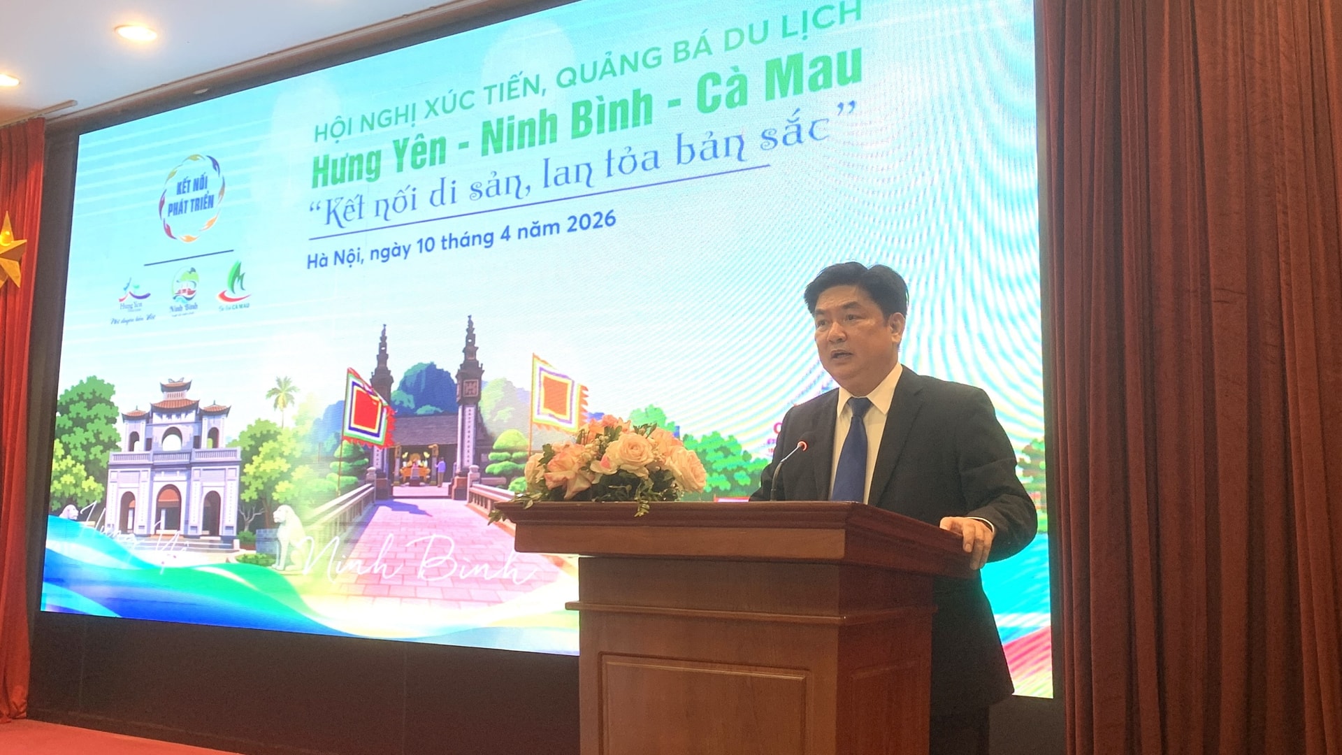 Ông Phạm Duy Phong, Phó Giám đốc Sở Du lịch Ninh Bình phát biểu tại hội nghị.