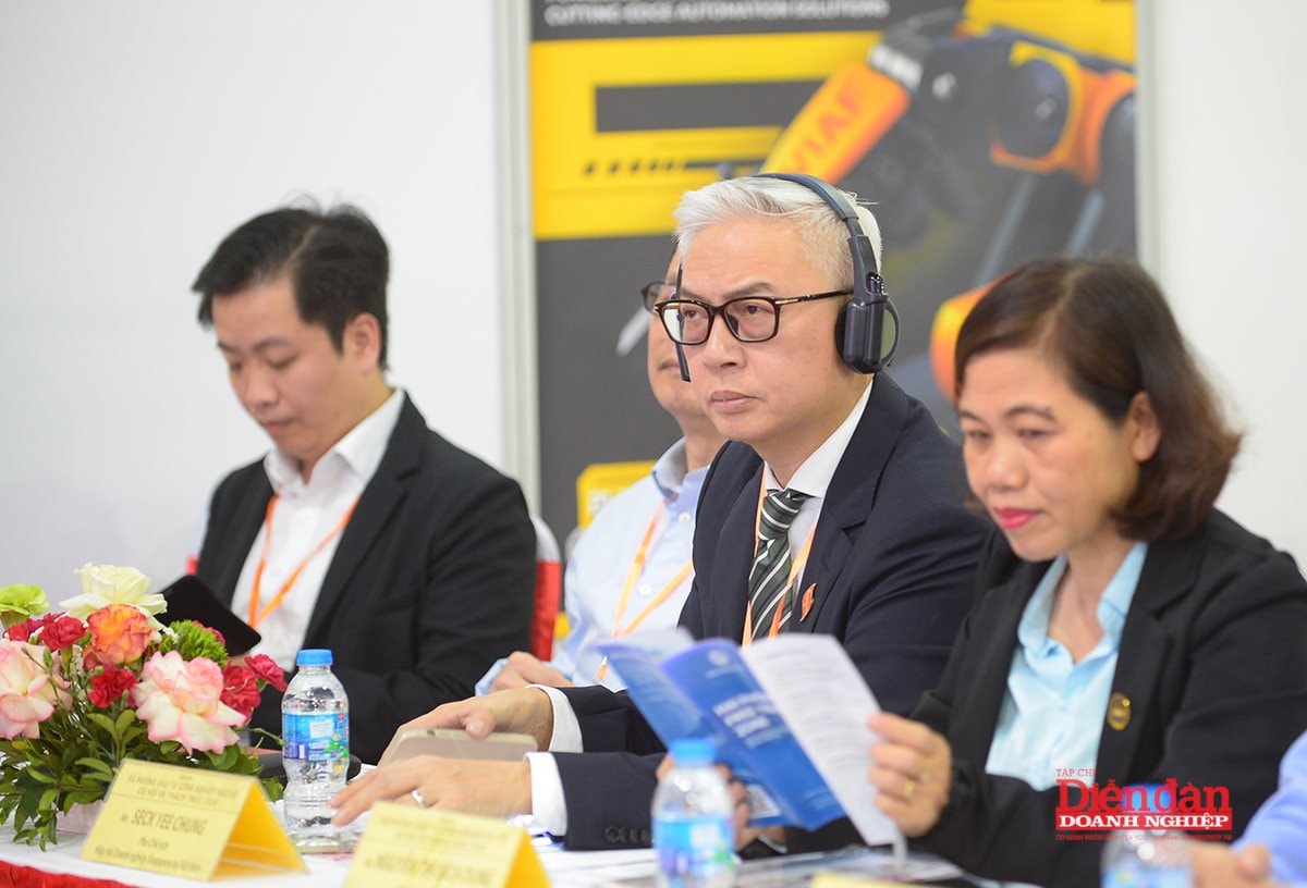 Đại diện lãnh đạo các bộ ngành, nhà đầu tư tham dự diễn đàn