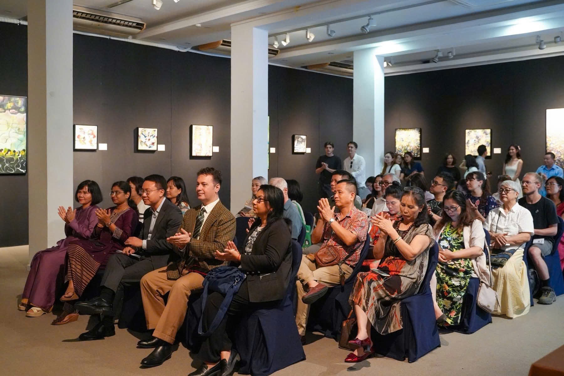 ảnh khai mạc triển lãm (3)