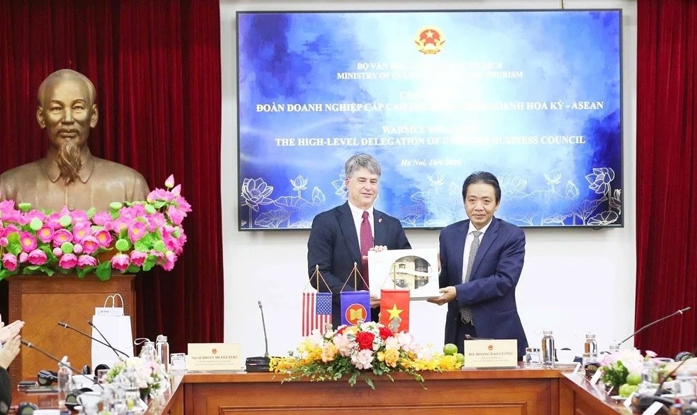 Điểm tin du lịch ngày 17.4: Phú Quốc đón sóng khách sớm, công nghệ làm mới di sản - ảnh 1