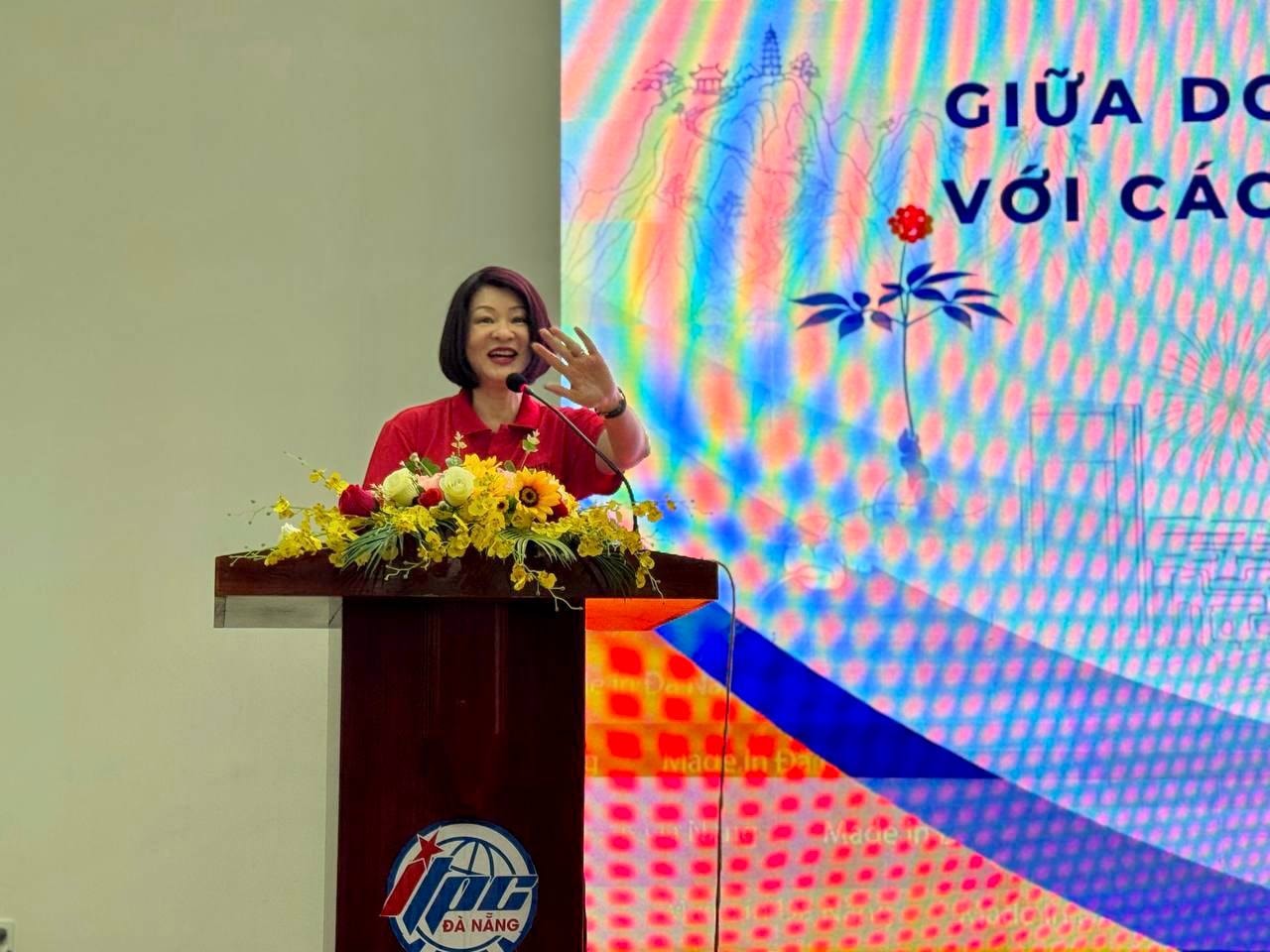 5 Bà Nguyễn Thị Bích Vân, Giám đốc Truyền thông Central Retail Việt Nam chia sẻ tại Hội nghị