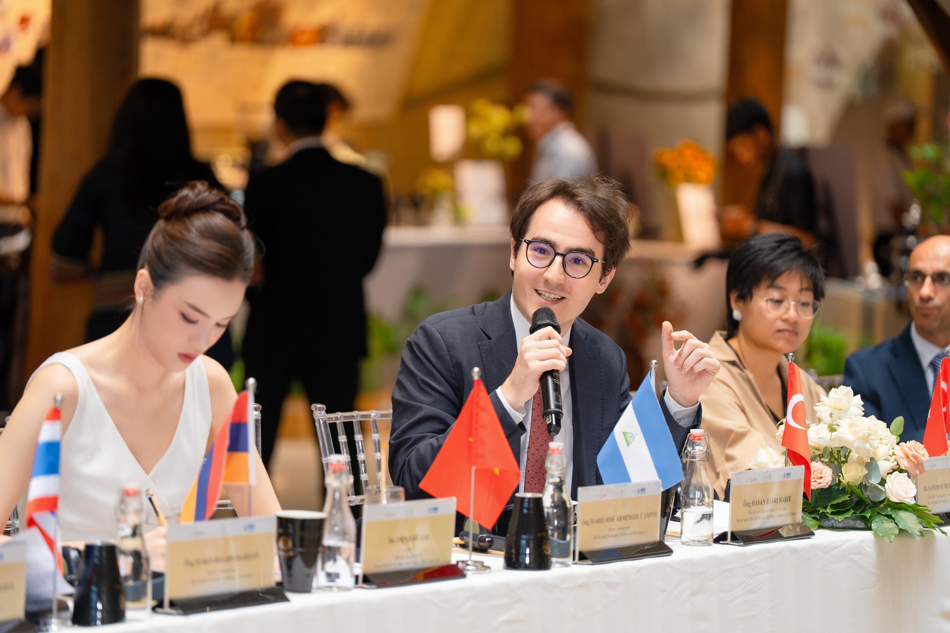 Hình 2 - Ông Hasan Barit, Phó Trưởng phái đoàn Đại sứ quán Thổ Nhĩ Kỳ tại Việt Nam chia sẻ vai trò cà phê