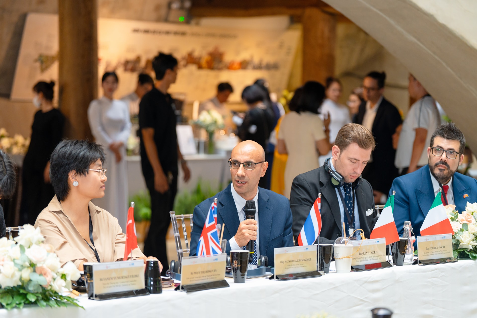 Hình 3 - Ông Renzo Moro, Trưởng bộ phận Nông nghiệp, Đại diện Đại sứ quán Ý tại Việt Nam nhận định cà phê