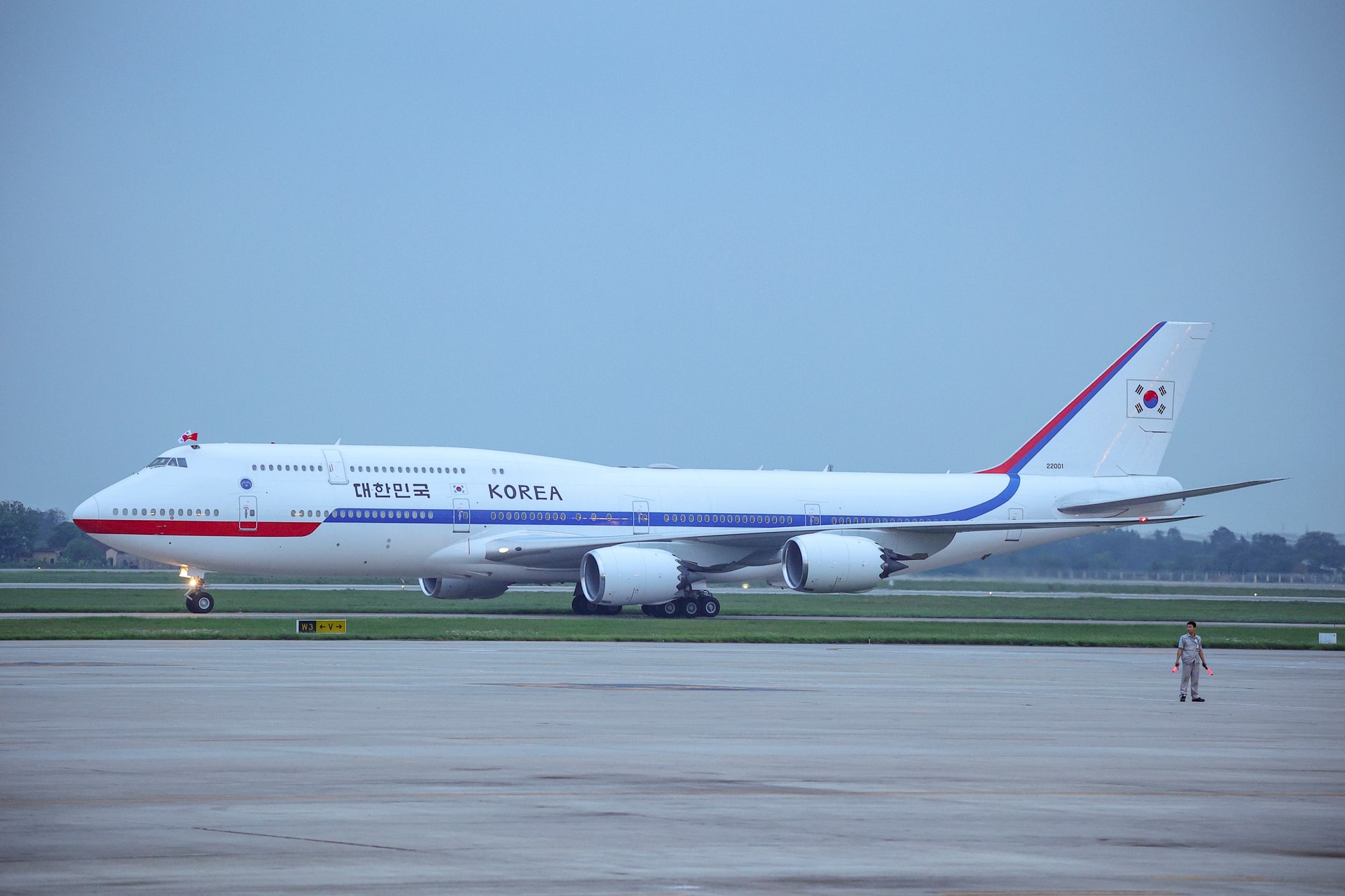 Tổng thống Hàn Quốc và Phu nhân bắt đầu chuyến thăm cấp Nhà nước Việt Nam - Ảnh 1.