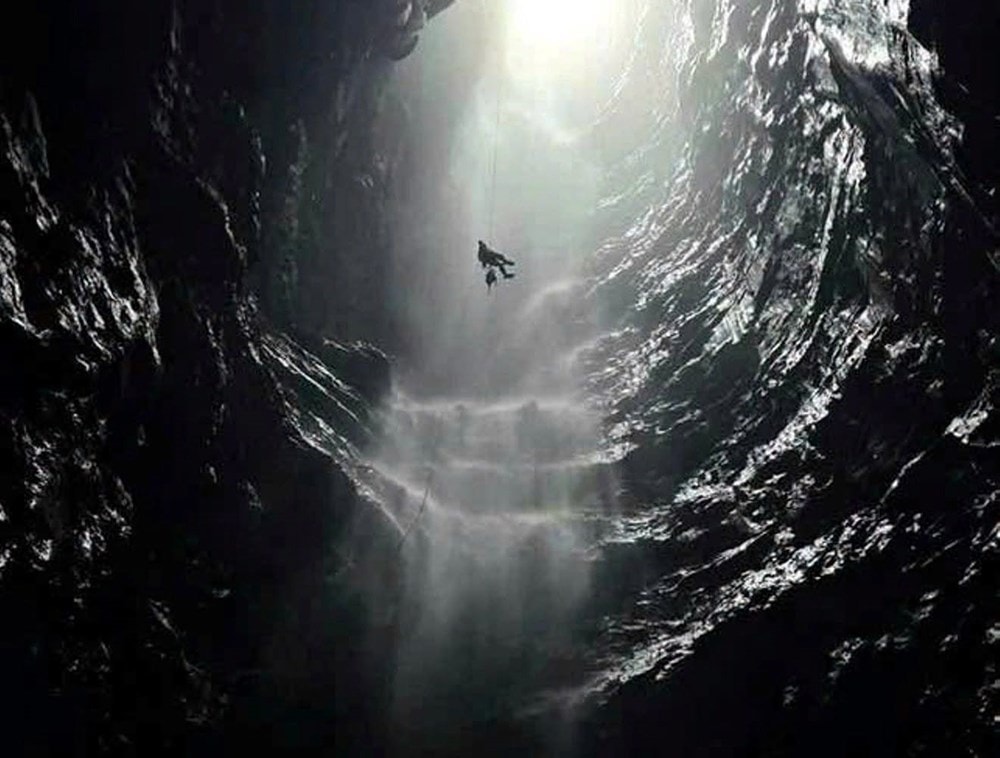 Phong Nha - Kẻ Bàng phát hiện hang động mới sâu 350m chứa thác nước kỳ vĩ - ảnh 1