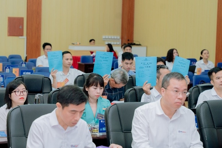 Cổ đông biểu quyết tại Đại hội