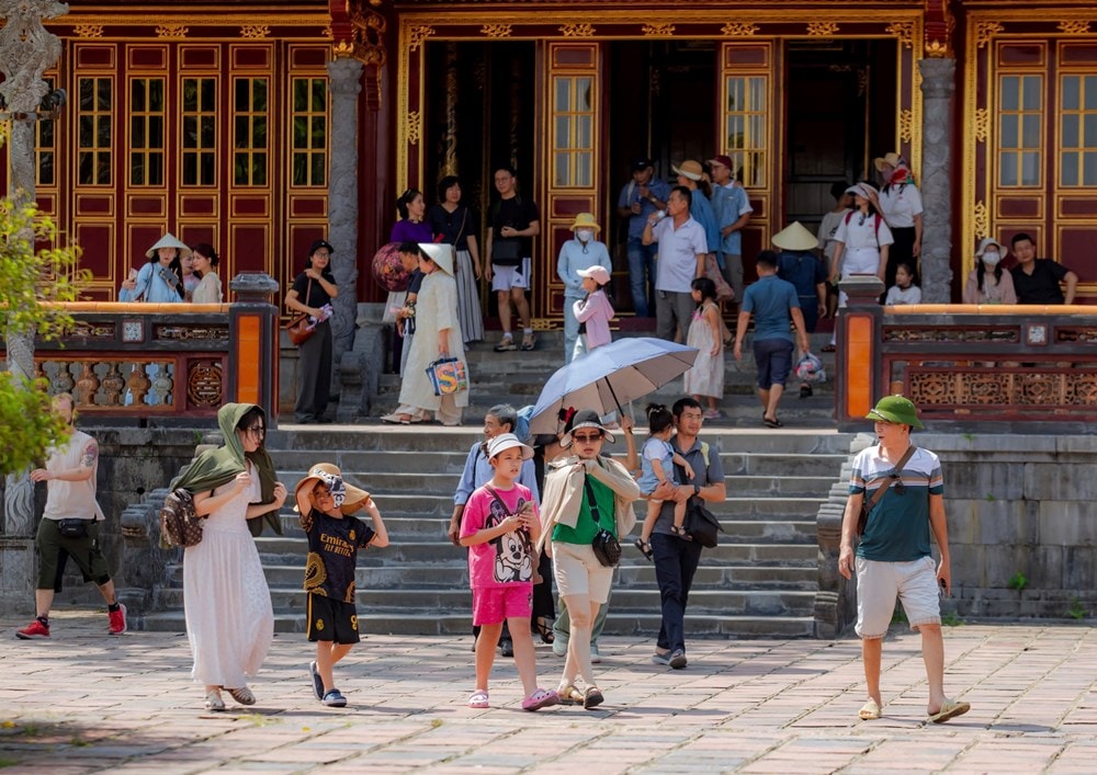 Dự kiến đón gần 700.000 lượt khách dịp lễ, Huế công bố đường dây nóng hỗ trợ du khách - ảnh 1