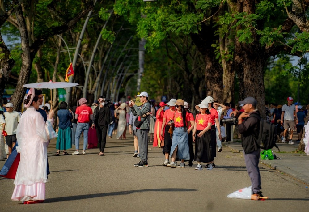 Dự kiến đón gần 700.000 lượt khách dịp lễ, Huế công bố đường dây nóng hỗ trợ du khách - ảnh 2