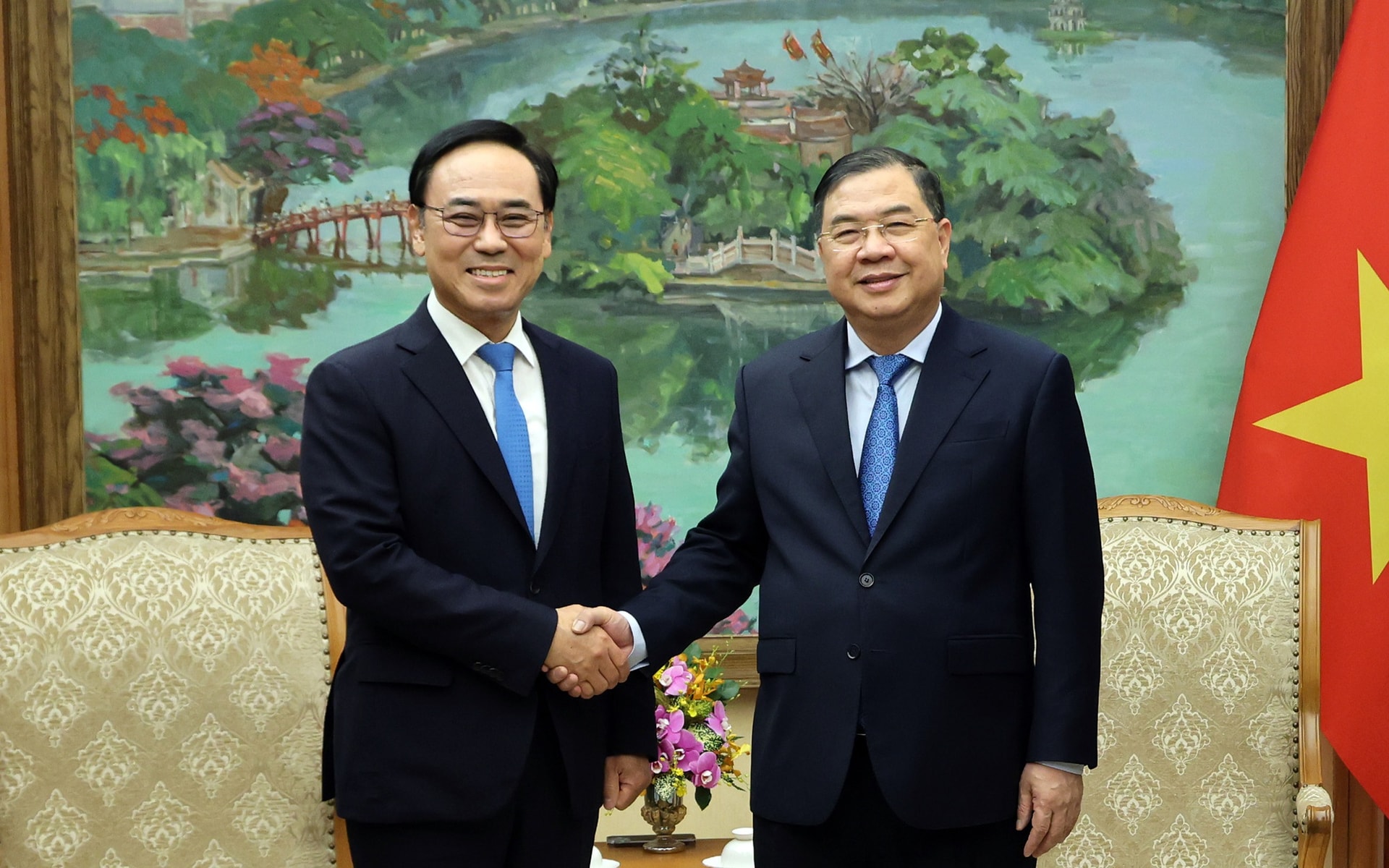 Phó Thủ tướng Thường trực Phạm Gia Túc tiếp lãnh đạo Công ty cơ khí Hyundai Rotem- Ảnh 1.