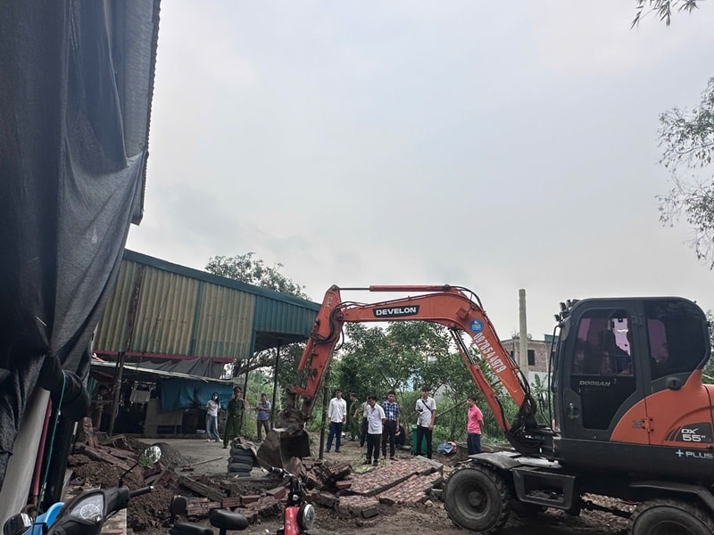 Tỉnh Ninh Bình còn yêu cầu các địa phương thực hiện rà soát tổng thể, lập danh sách phân loại chi tiết từng trường hợp vi phạm tại những khu vực 'điểm nóng' (Ảnh: Xã Đại Hoàng)