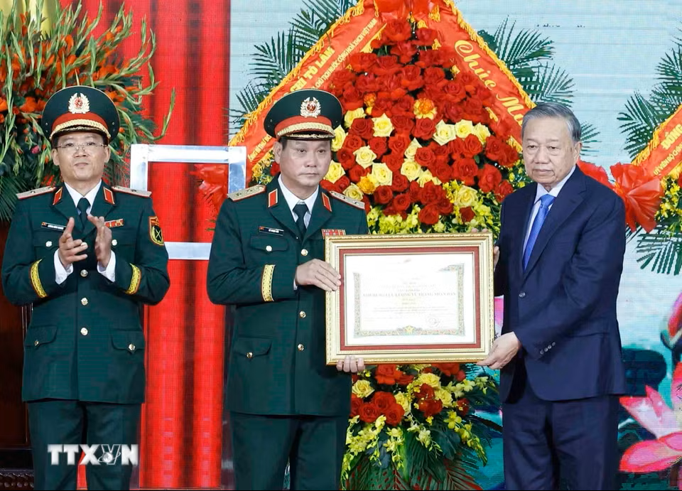 Tổng Bí thư, Chủ tịch nước Tô Lâm: Quân khu 5 phải phát huy vai trò nòng cốt trong xây dựng nền quốc phòng toàn dân- Ảnh 4.
