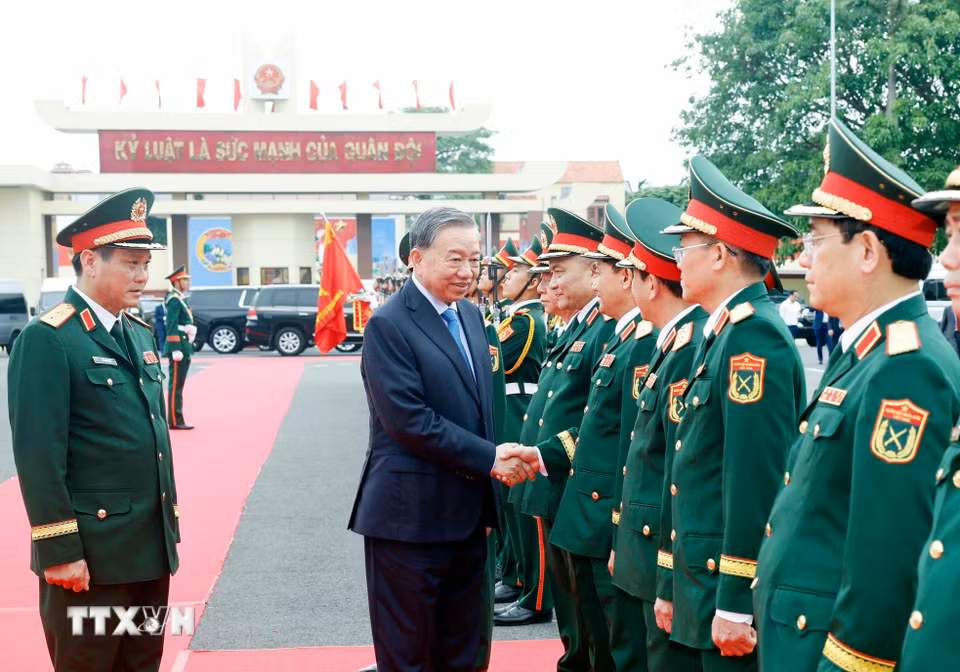 Tổng Bí thư, Chủ tịch nước Tô Lâm: Quân khu 5 phải phát huy vai trò nòng cốt trong xây dựng nền quốc phòng toàn dân- Ảnh 1.