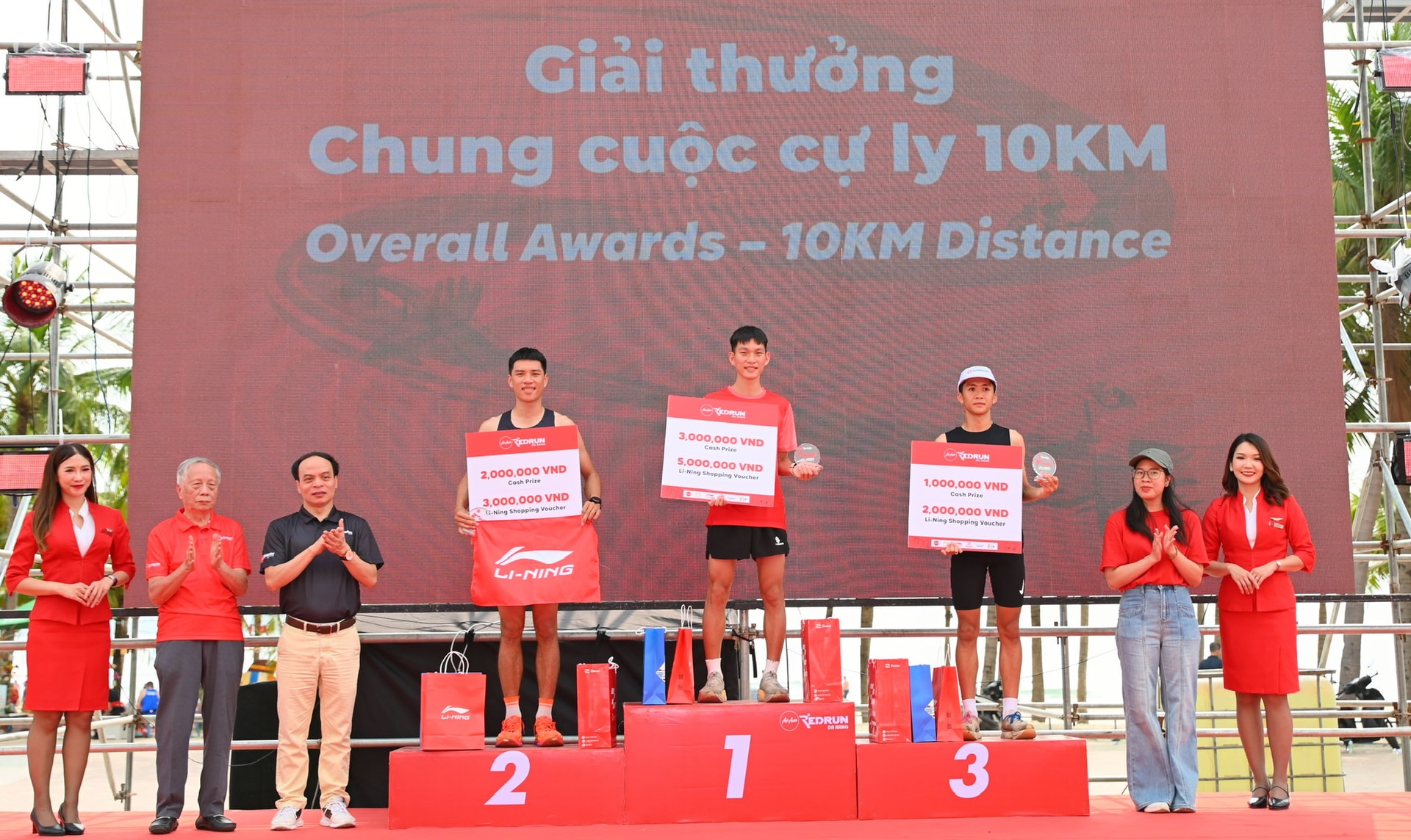 ảnh 01 Trao giải 10km