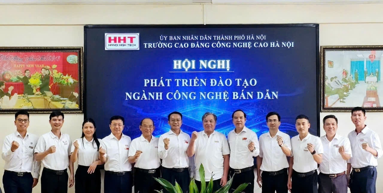 ảnh tại trường HHT (1)